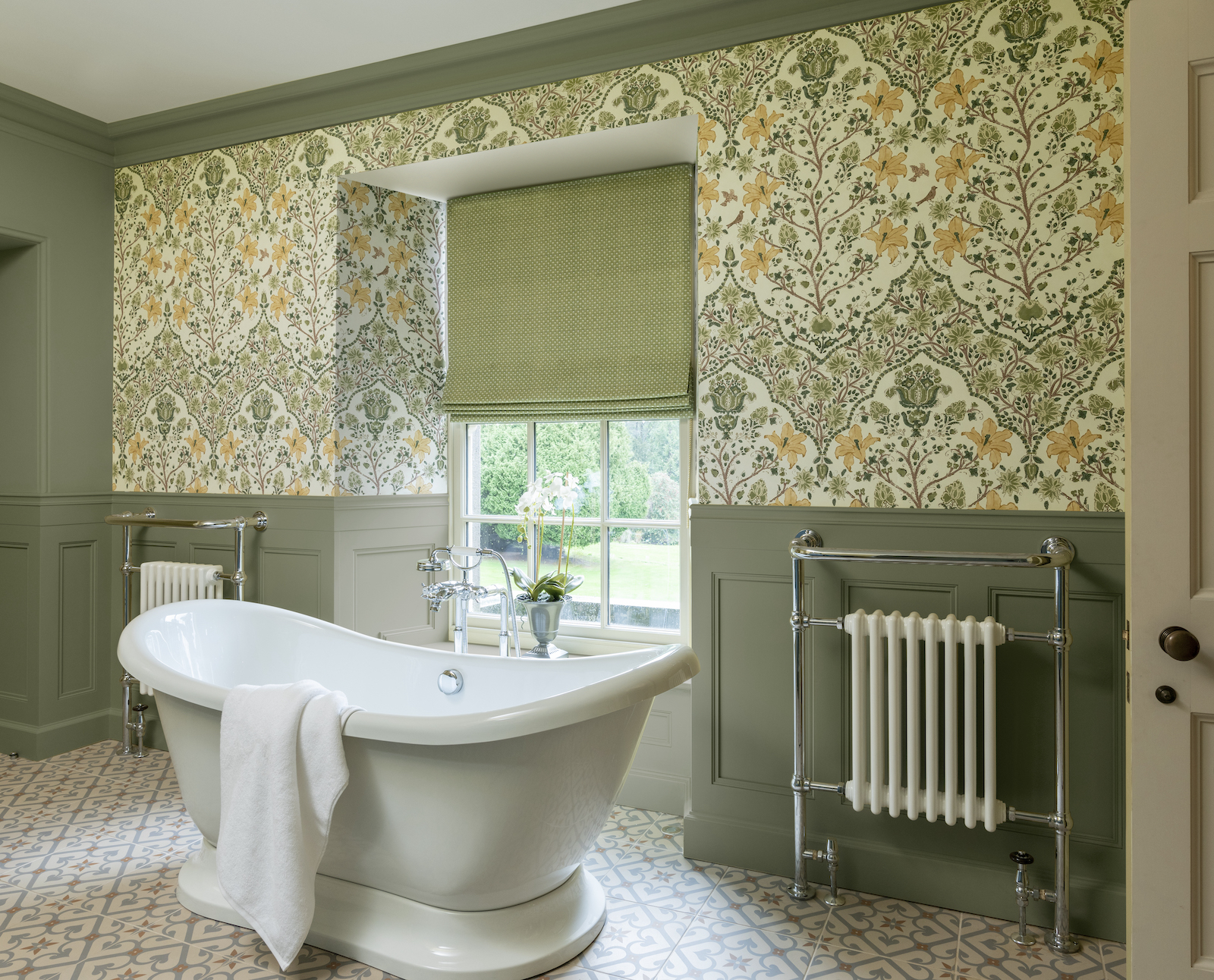 Decorating with green: the perfect wallpaper and paint combinations